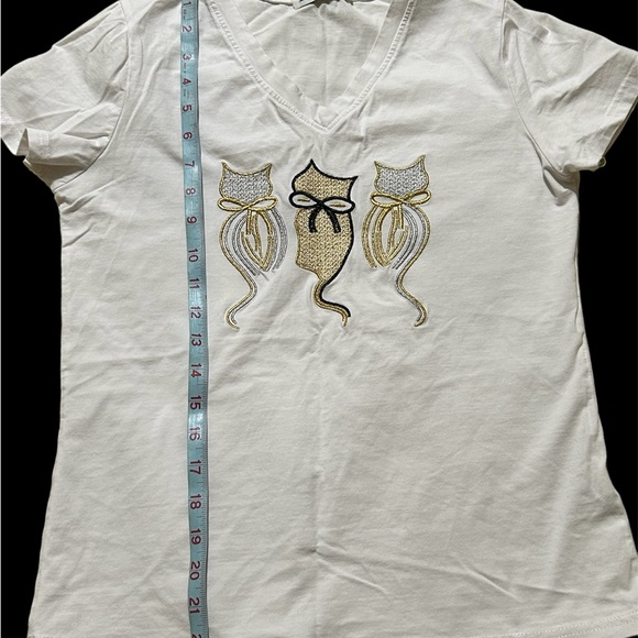 Tops - White T-shirt embroidered
